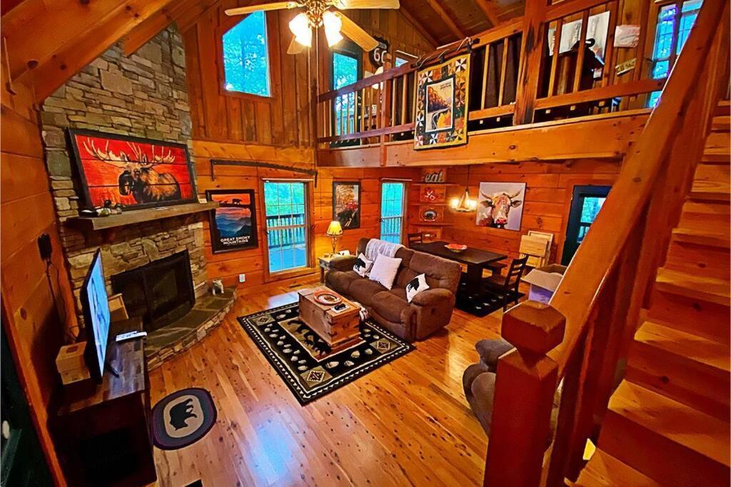 סביירוויל Gypsy Road - Privacy! Log Cabin With Hot Tub, Wifi, Directv And Arcade מראה חיצוני תמונה