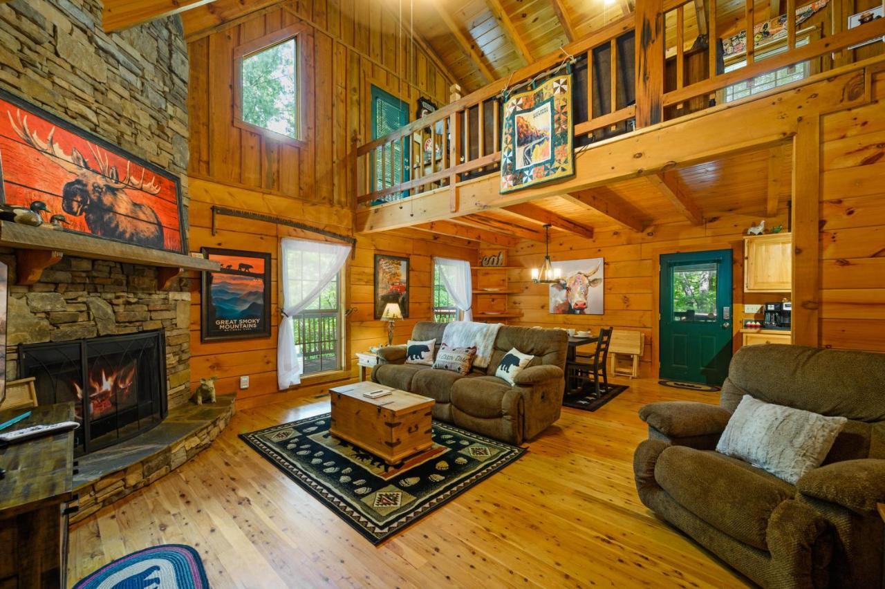 סביירוויל Gypsy Road - Privacy! Log Cabin With Hot Tub, Wifi, Directv And Arcade מראה חיצוני תמונה
