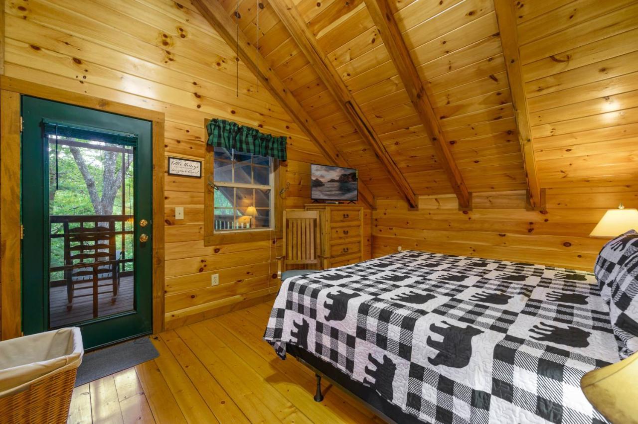 סביירוויל Gypsy Road - Privacy! Log Cabin With Hot Tub, Wifi, Directv And Arcade מראה חיצוני תמונה