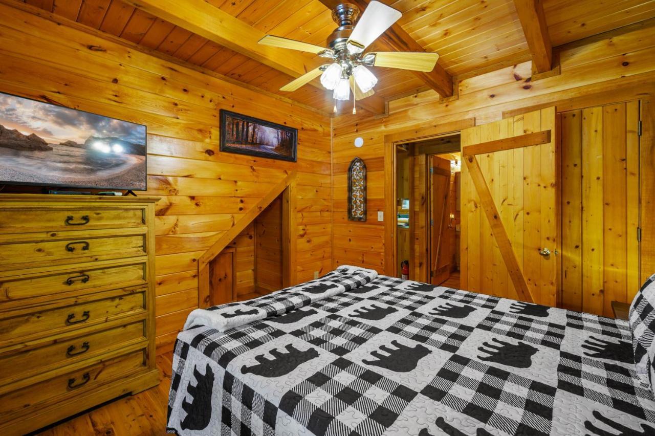 סביירוויל Gypsy Road - Privacy! Log Cabin With Hot Tub, Wifi, Directv And Arcade מראה חיצוני תמונה