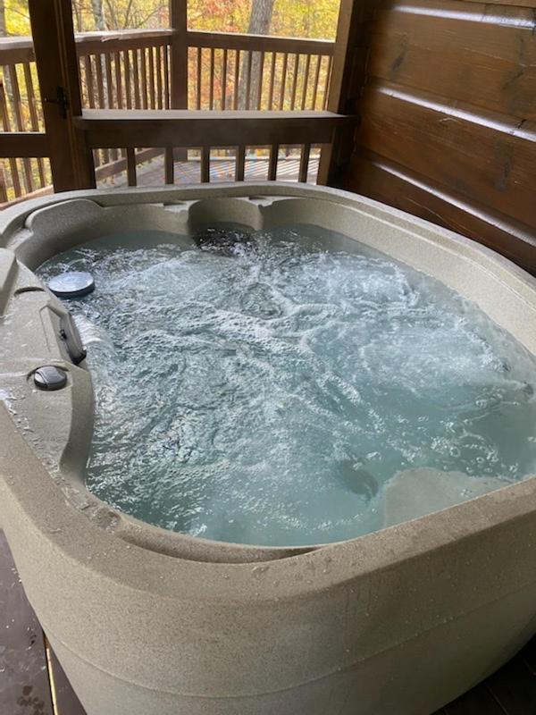 סביירוויל Gypsy Road - Privacy! Log Cabin With Hot Tub, Wifi, Directv And Arcade מראה חיצוני תמונה